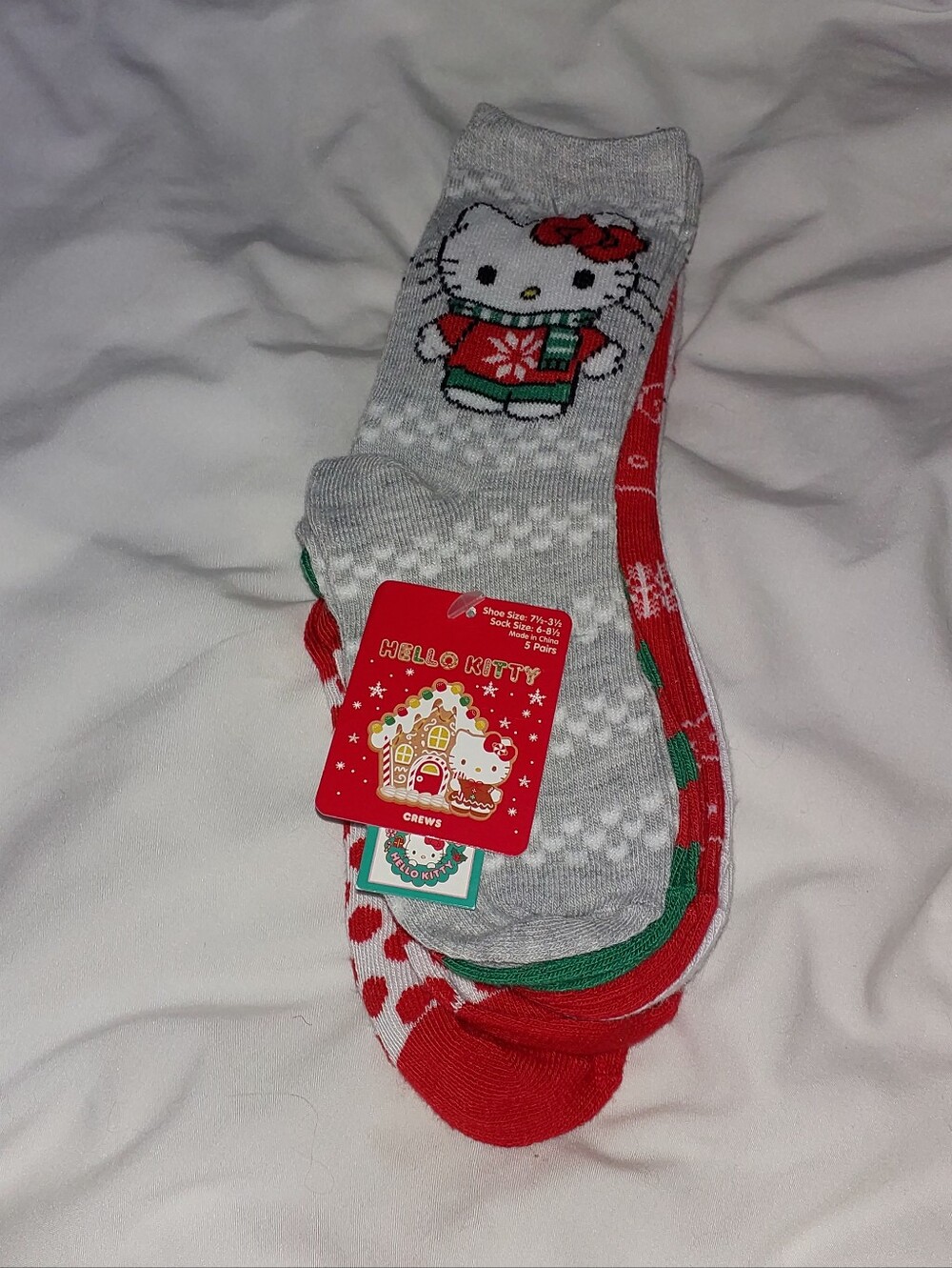 Hello Kitty Holiday Crew Socks - Gray, Red, Green 5 Pairs Size 6-8.5
